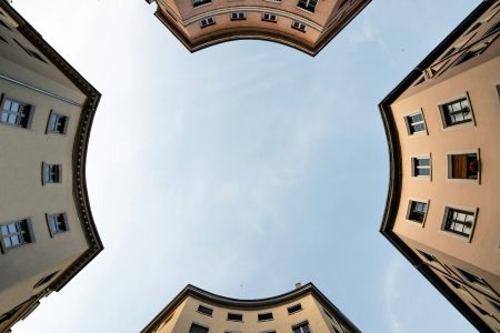 Carte des trois grandes métropoles françaises Paris Lyon Marseille et impact des élections municipales 2026 sur le marché immobilier